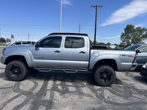 Used 2015 Toyota Tacoma 4x4 Double Cab w/ TRD Off-Road Package image 2