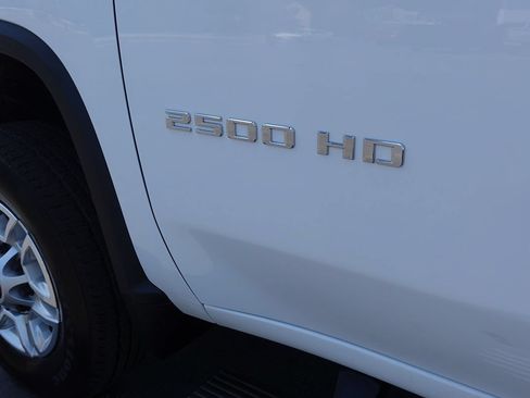 Used 2025 Chevrolet Silverado 2500 W/T AWD/4WD image 12