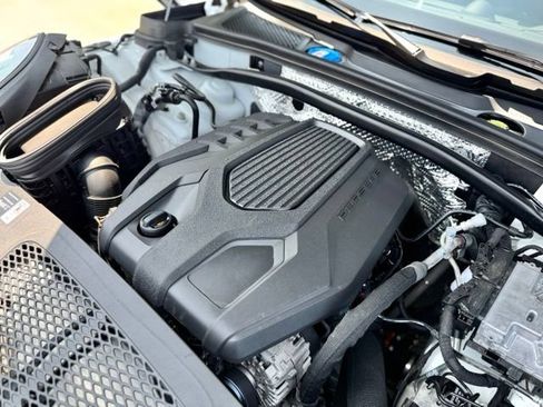 Certified 2026 Porsche Macan AWD/4WD image 39