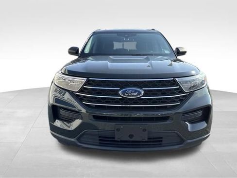 Used 2023 Ford Explorer XLT w/ Class IV Trailer Tow Package AWD/4WD image 3