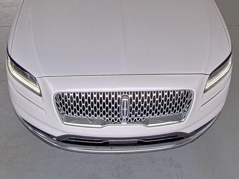 Used 2021 Lincoln Nautilus Reserve w/ Cargo Utility Package image 18