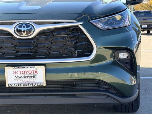 Certified 2024 Toyota Highlander XLE image 9