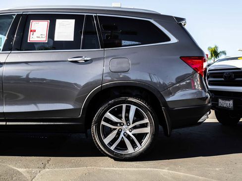 Used 2017 Honda Pilot Touring image 6