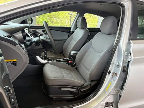 Used 2015 Hyundai Elantra SE FWD image 8