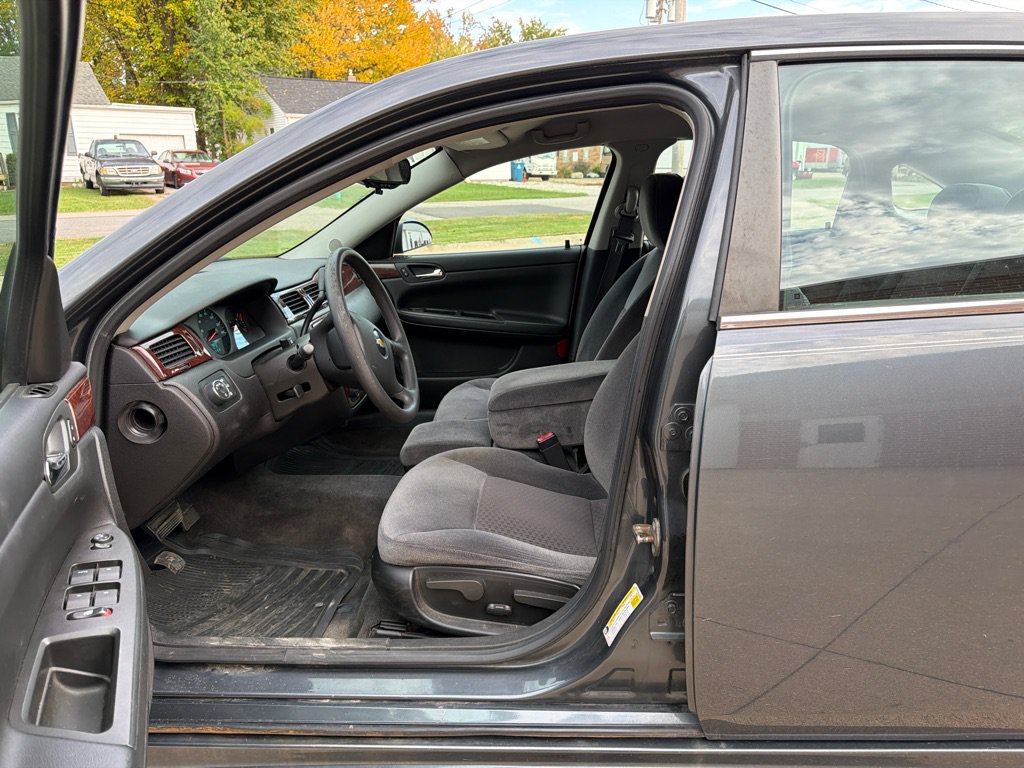 Used 2010 Chevrolet Impala LS FWD image 10