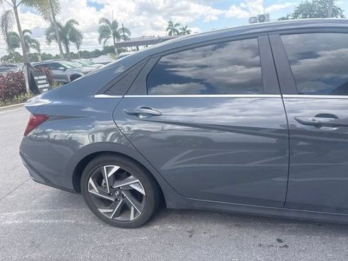 Used 2025 Hyundai Elantra SEL FWD image 5