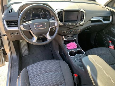 Used 2024 GMC Terrain SLE w/ Driver Convenience Package image 8
