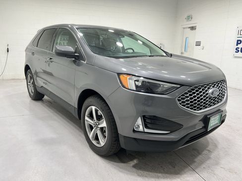 Used 2024 Ford Edge SEL w/ Convenience Package AWD/4WD image 2