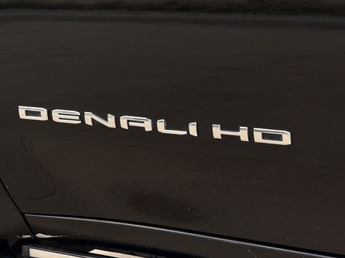 Used 2024 GMC Sierra 3500 Denali Ultimate AWD/4WD image 11