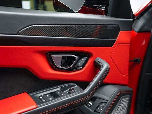 Used 2021 Lamborghini Urus image 36