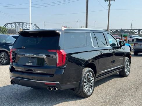 Used 2023 GMC Yukon XL Denali Ultimate AWD/4WD image 6
