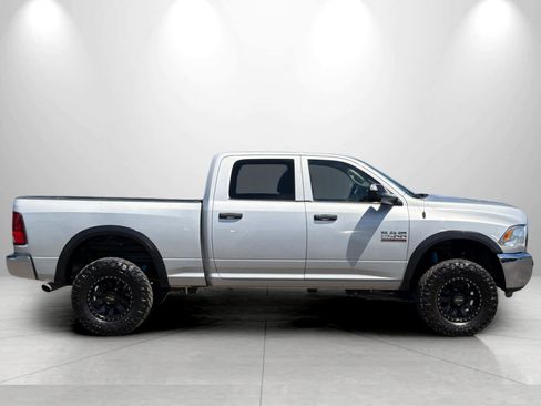 Used 2017 RAM 2500 Tradesman w/ Chrome Appearance Group AWD/4WD image 8