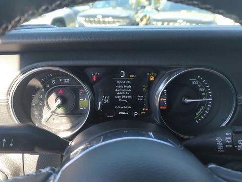 Used 2023 Jeep Wrangler Unlimited Sahara w/ Cold Weather Group AWD/4WD image 17