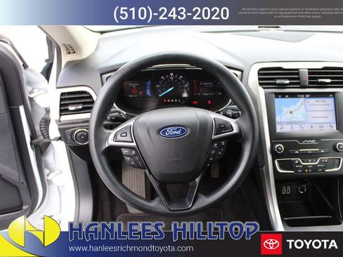 Used 2019 Ford Fusion SE FWD image 16