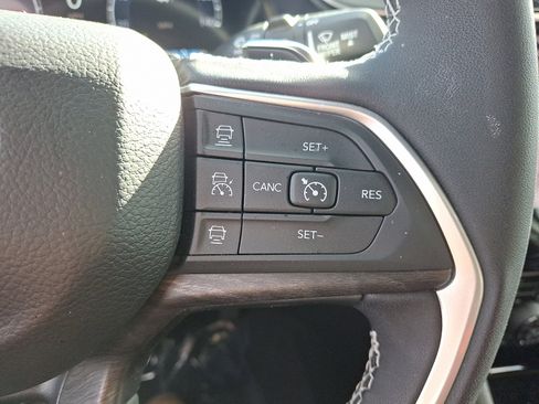 Used 2025 Jeep Grand Cherokee Limited w/ Trailer Tow Package image 23