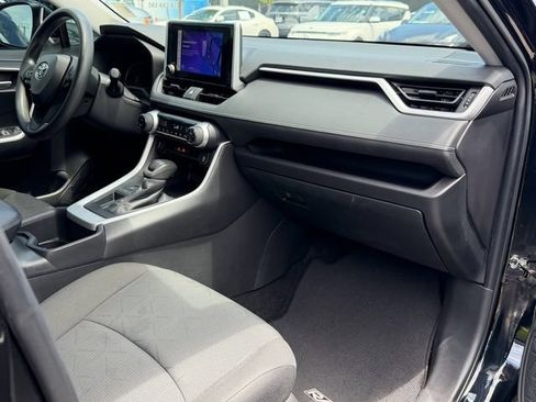 Used 2024 Toyota RAV4 XLE w/ Convenience Package FWD image 15