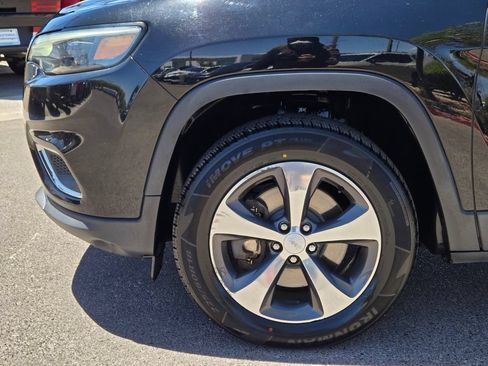 Used 2019 Jeep Cherokee Limited AWD/4WD image 8