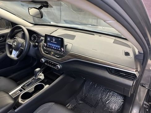 Used 2024 Nissan Altima 2.5 SV AWD/4WD image 17