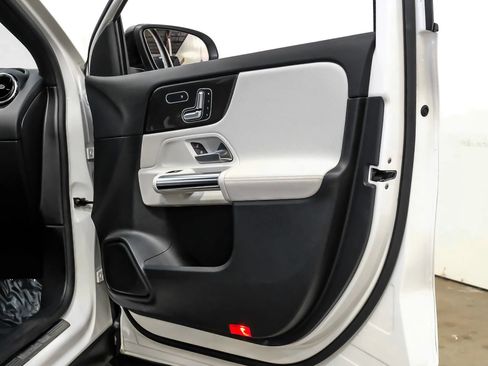 Used 2021 Mercedes-Benz GLA 250 4MATIC image 35