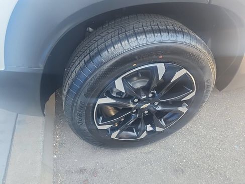 Used 2022 Chevrolet TrailBlazer LT w/ Convenience Package FWD image 8
