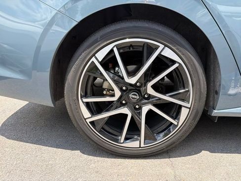 Used 2025 Nissan Sentra SR w/ SR Premium Package FWD image 35