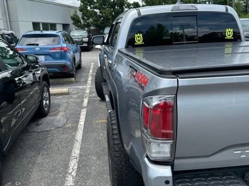 Used 2020 Toyota Tacoma TRD Off-Road w/ Technology Package AWD/4WD image 5