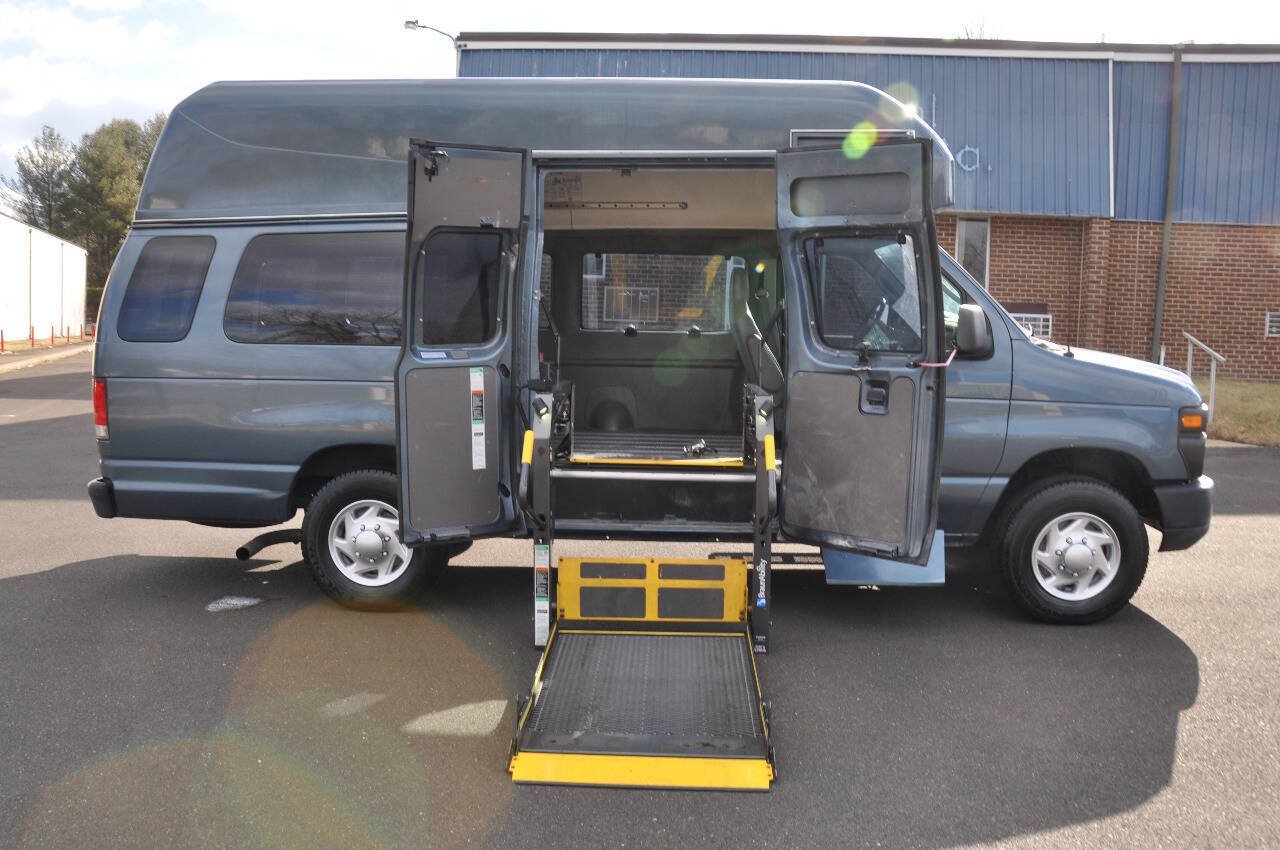 Used 2014 Ford E-350 and Econoline 350 Extended Super Duty w/ Power Group RWD image 2