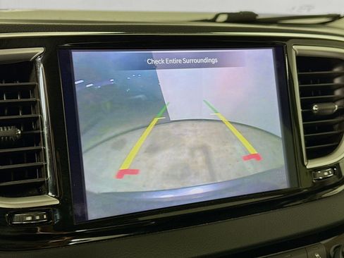 Used 2023 Chrysler Pacifica Touring-L FWD image 14