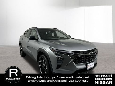 Used 2025 Chevrolet Trax RS w/ Driver Confidence Package image 3