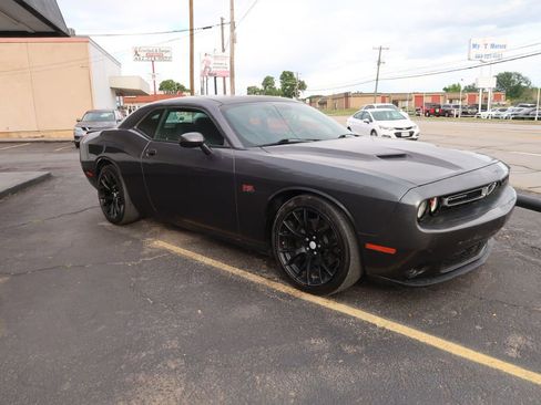 Used 2015 Dodge Challenger R/T w/ Quick Order Package 28B R/T RWD image 2