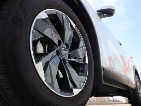 Certified 2025 Nissan Rogue SV AWD/4WD image 11