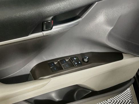 Used 2023 Toyota Camry SE FWD image 17