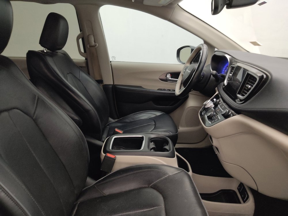 Used 2017 Chrysler Pacifica Limited FWD image 21