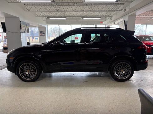 Used 2017 Porsche Cayenne Platinum Edition AWD/4WD image 12