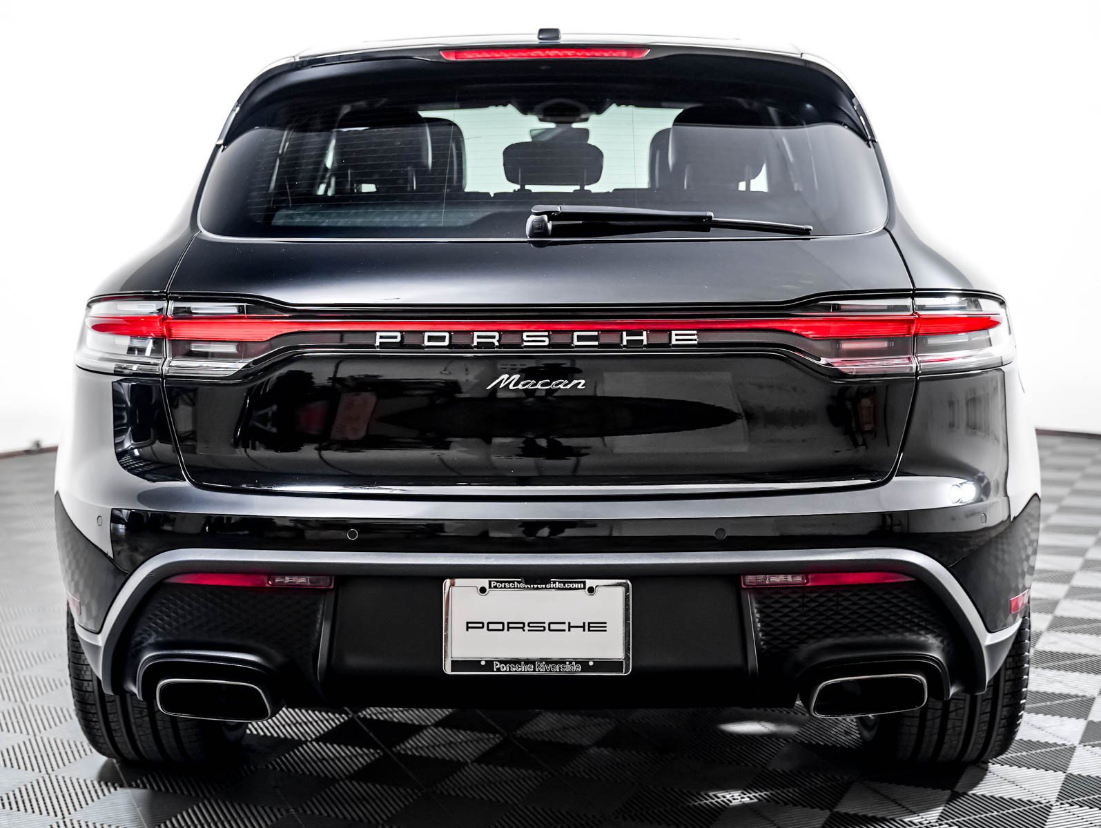 Certified 2023 Porsche Macan AWD/4WD image 11