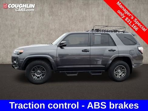 Used 2020 Toyota 4Runner Venture w/ Moonroof Package image 4