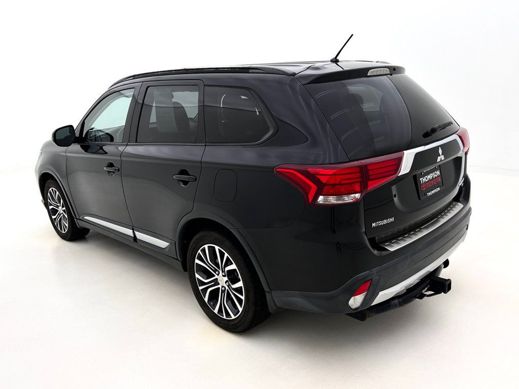 Used 2016 Mitsubishi Outlander SEL AWD/4WD image 9