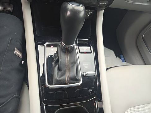 Used 2022 Jeep Compass Limited image 17