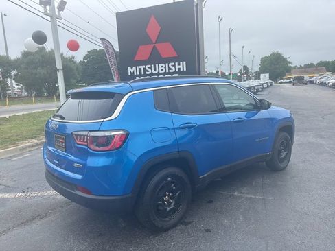Used 2022 Jeep Compass Latitude AWD/4WD image 3