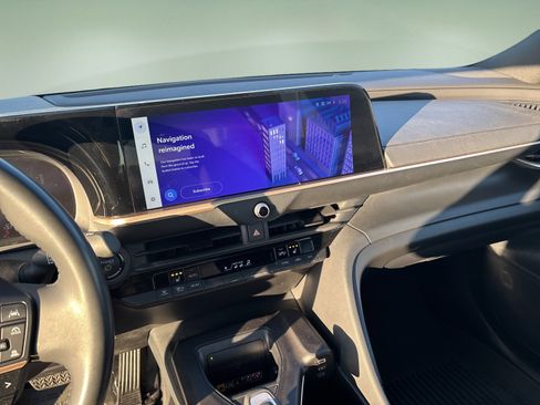 Used 2023 Toyota Crown XLE image 13