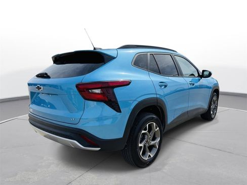 Used 2025 Chevrolet Trax LT w/ Driver Confidence Package image 36