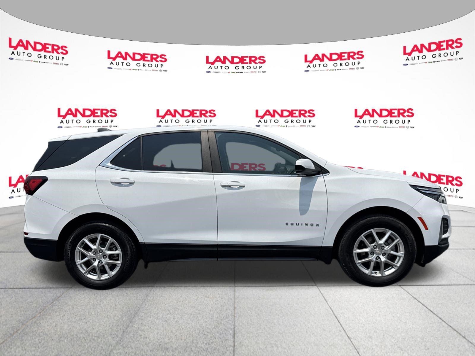 Used 2023 Chevrolet Equinox LT FWD image 2