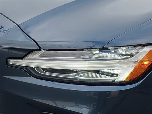 Used 2024 Volvo S60 B5 Plus image 39