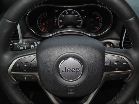 Used 2019 Jeep Grand Cherokee Altitude AWD/4WD image 30