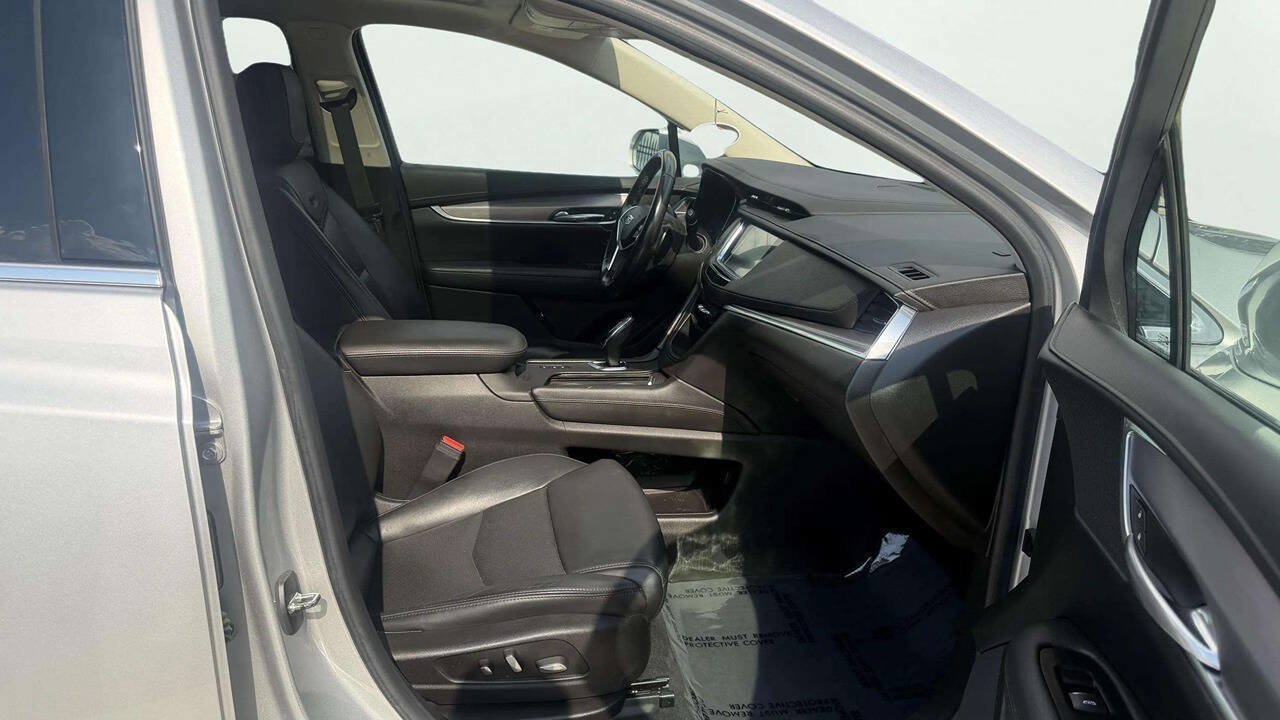 Used 2018 Cadillac XT5 Luxury w/ Driver Awareness Package AWD/4WD image 14