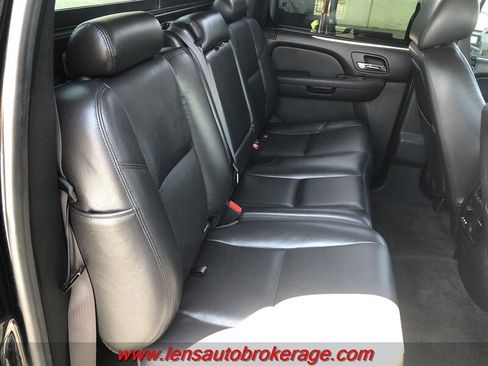 Used 2013 Chevrolet Avalanche LTZ AWD/4WD image 21
