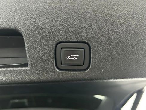 Used 2024 Chevrolet Traverse RS image 17