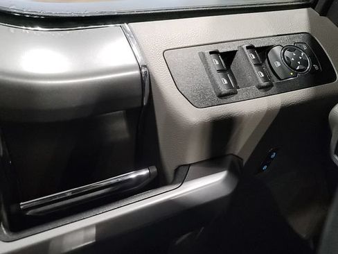 Used 2019 Ford F150 XLT w/ Equipment Group 302A Luxury AWD/4WD image 21