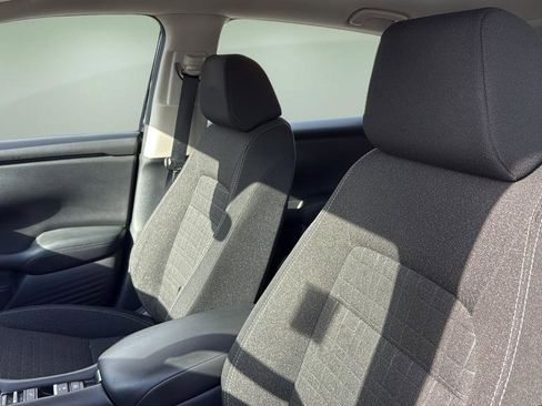 Used 2023 Honda HR-V LX image 11