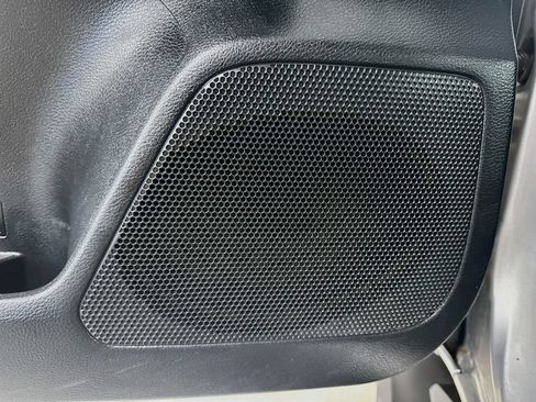 Used 2016 Toyota Tacoma SR5 w/ SR5 Appearance Package (SN) AWD/4WD image 16